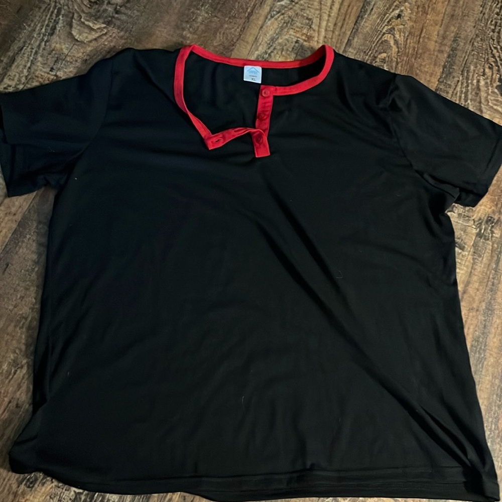 Very nice ladies top, soft and stretchy. XL